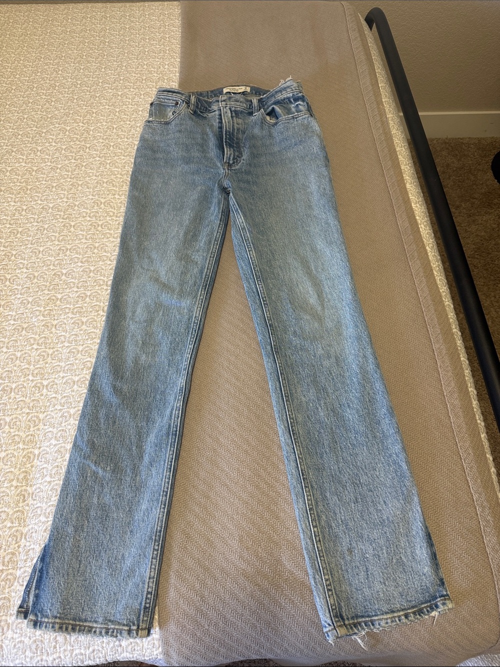 Abercrombie & Fitch Women's 90’s Straight High Rise Jeans size 26/2